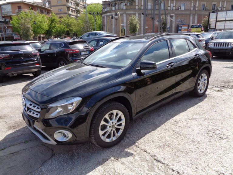 MERCEDES GLA