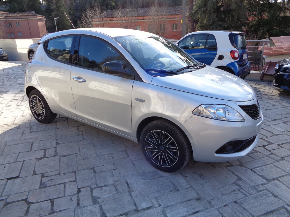 LANCIA YPSILON 1200 GOLD 69 CV ITALIA