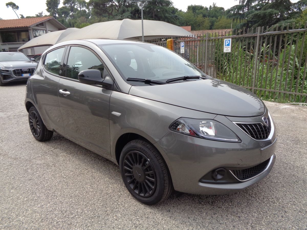 1000 HYBRID SILVER 70 CV KM 0 ITALIA