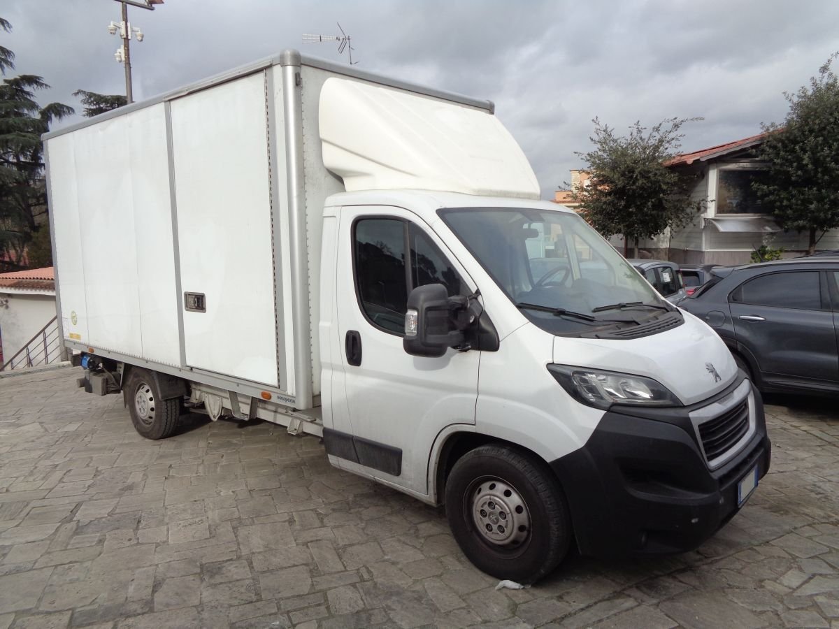 2200 BLUEHDI FURGONE 140 CV SPONDA IDRAULICA ITA
