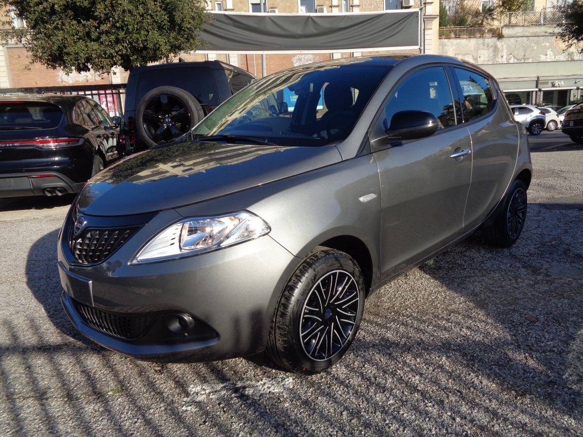 1000 HYBRID ORO 70 CV KM 0 ITALIA