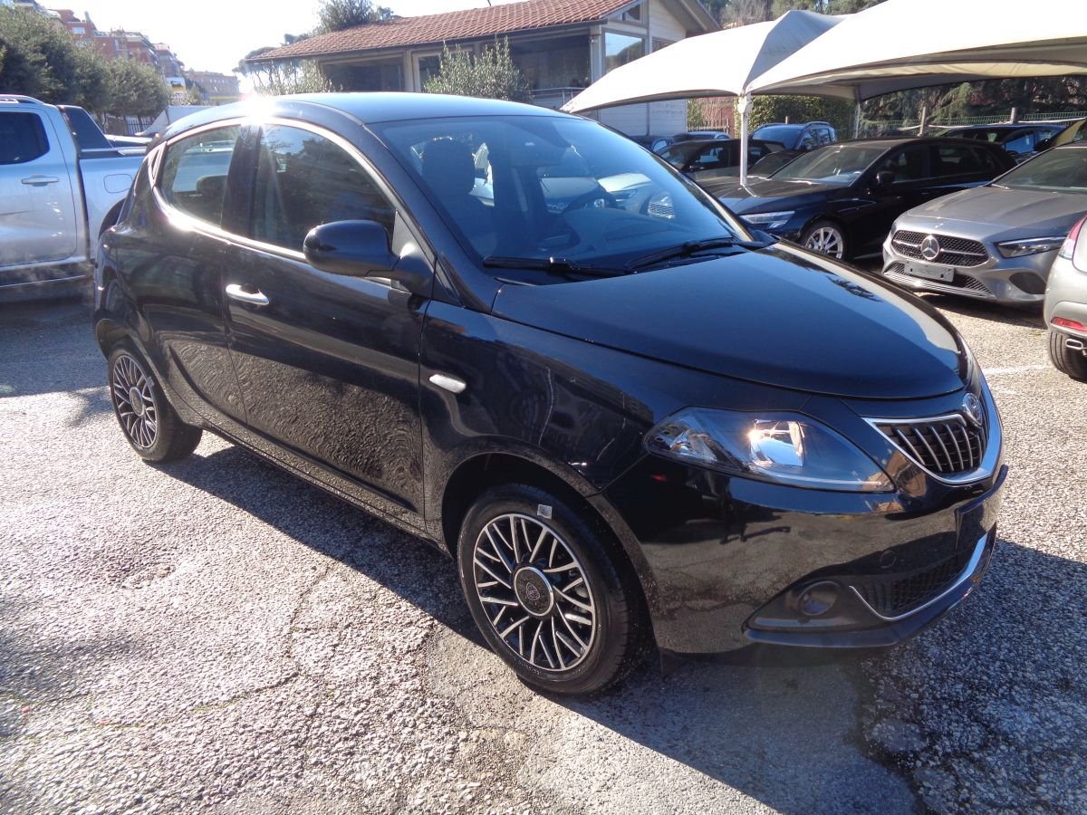 1000 HYBRID PLATINO 70 CV KM 0 ITALIA