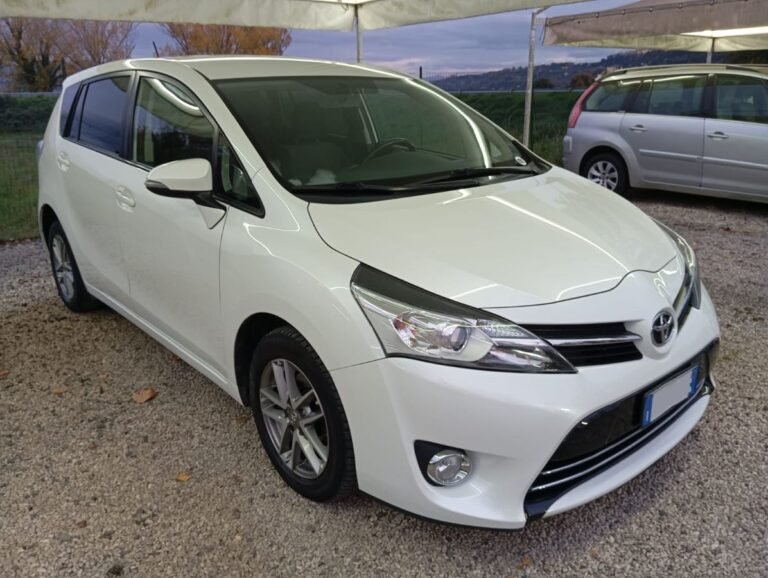 TOYOTA VERSO